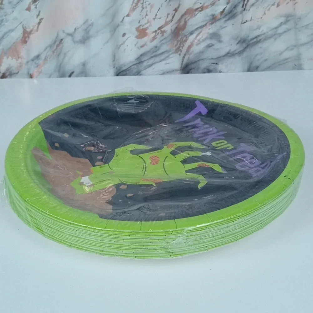 👻 Halloween Trick or Treat Green Party Plates
